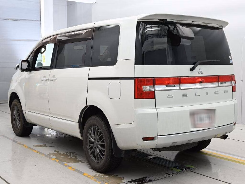 MITSUBISHI DELICA D:5