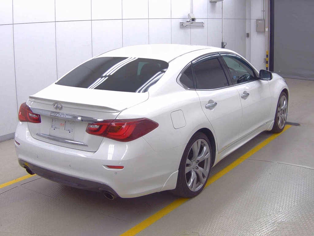 NISSAN FUGA