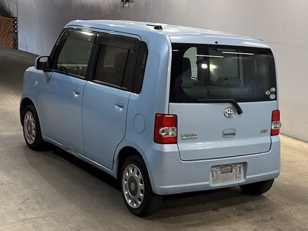 TOYOTA PIXIS SPACE
