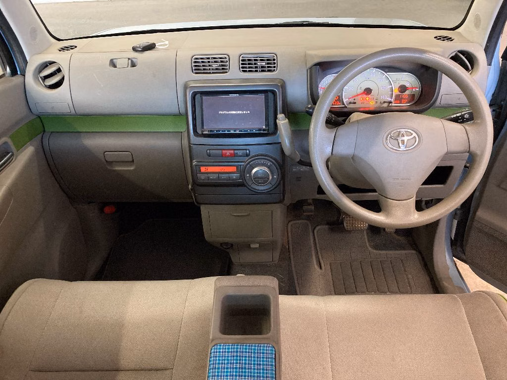 TOYOTA PIXIS SPACE