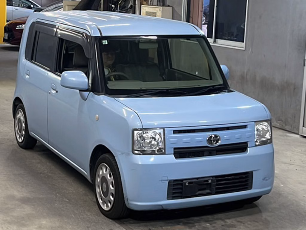 TOYOTA PIXIS SPACE