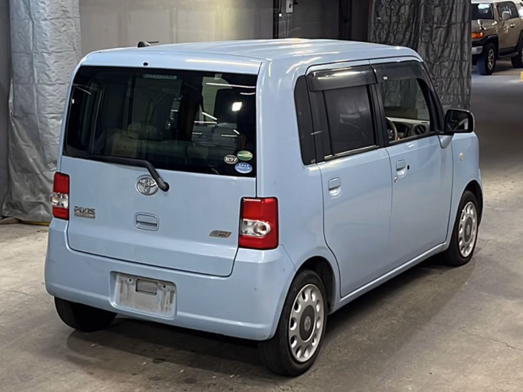 TOYOTA PIXIS SPACE