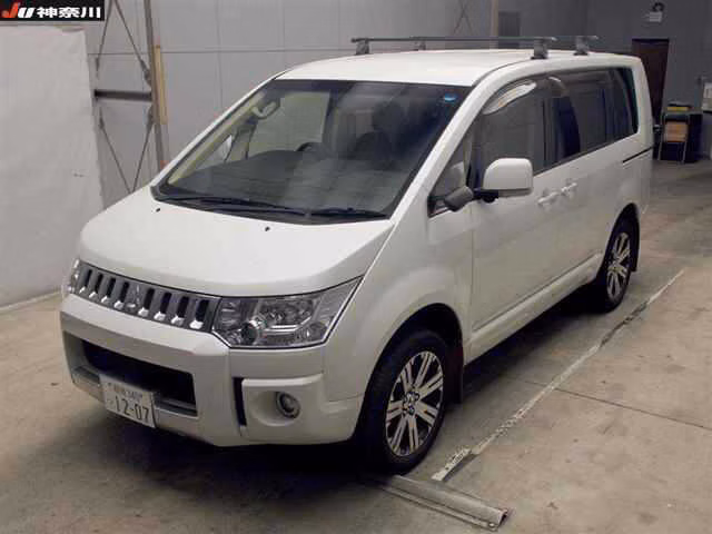 MITSUBISHI DELICA D:5