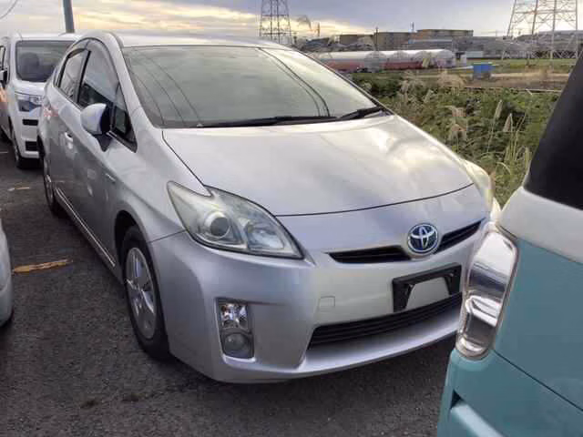 TOYOTA PRIUS