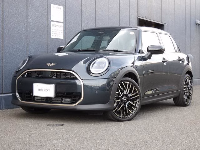 MINI HATCH