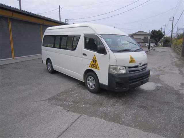 TOYOTA REGIUS ACE