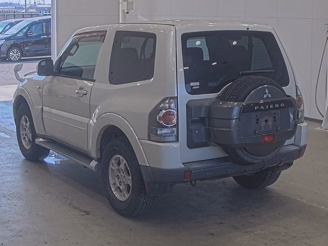 MITSUBISHI PAJERO