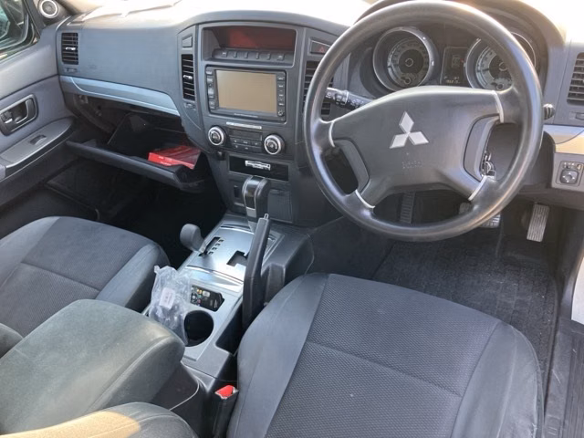 MITSUBISHI PAJERO