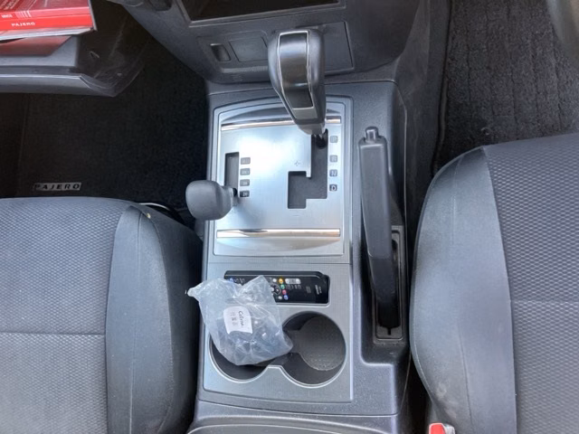 MITSUBISHI PAJERO
