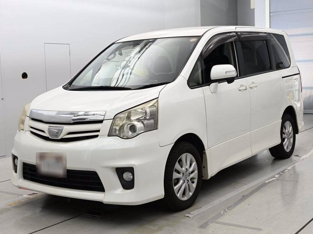 TOYOTA NOAH