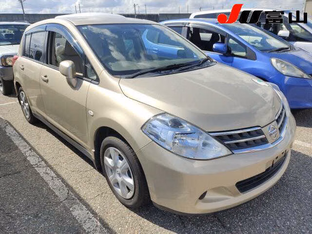 NISSAN TIIDA