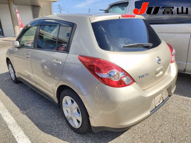 NISSAN TIIDA