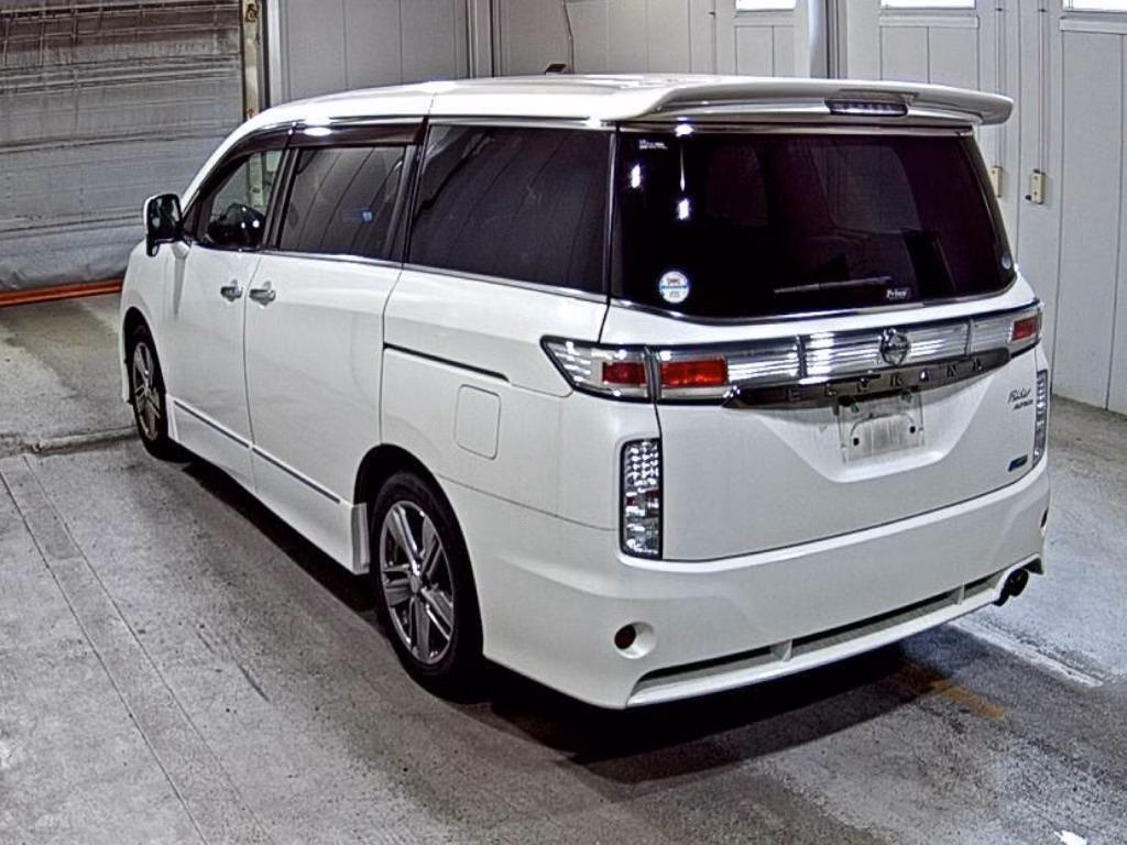 NISSAN ELGRAND
