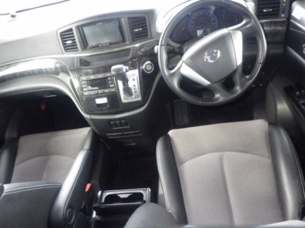 NISSAN ELGRAND