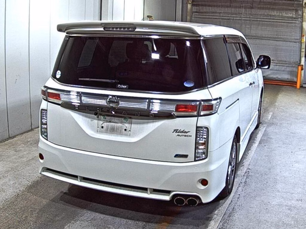 NISSAN ELGRAND