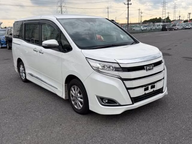 TOYOTA NOAH