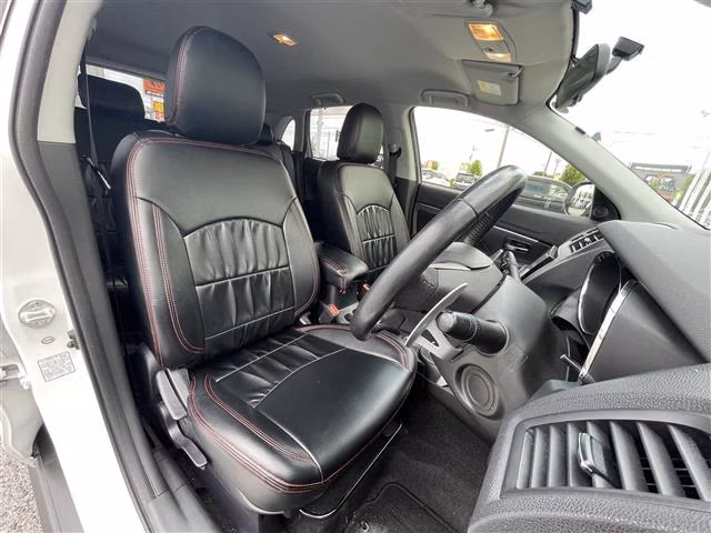 MITSUBISHI RVR