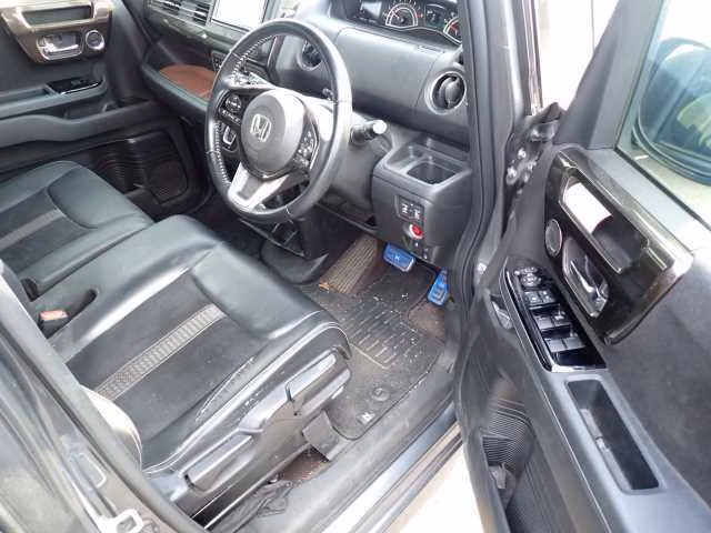 HONDA N-BOX