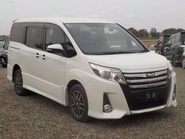 TOYOTA NOAH