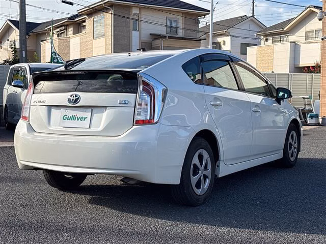 TOYOTA PRIUS