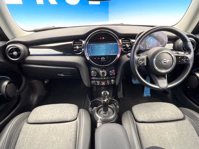 MINI HATCH