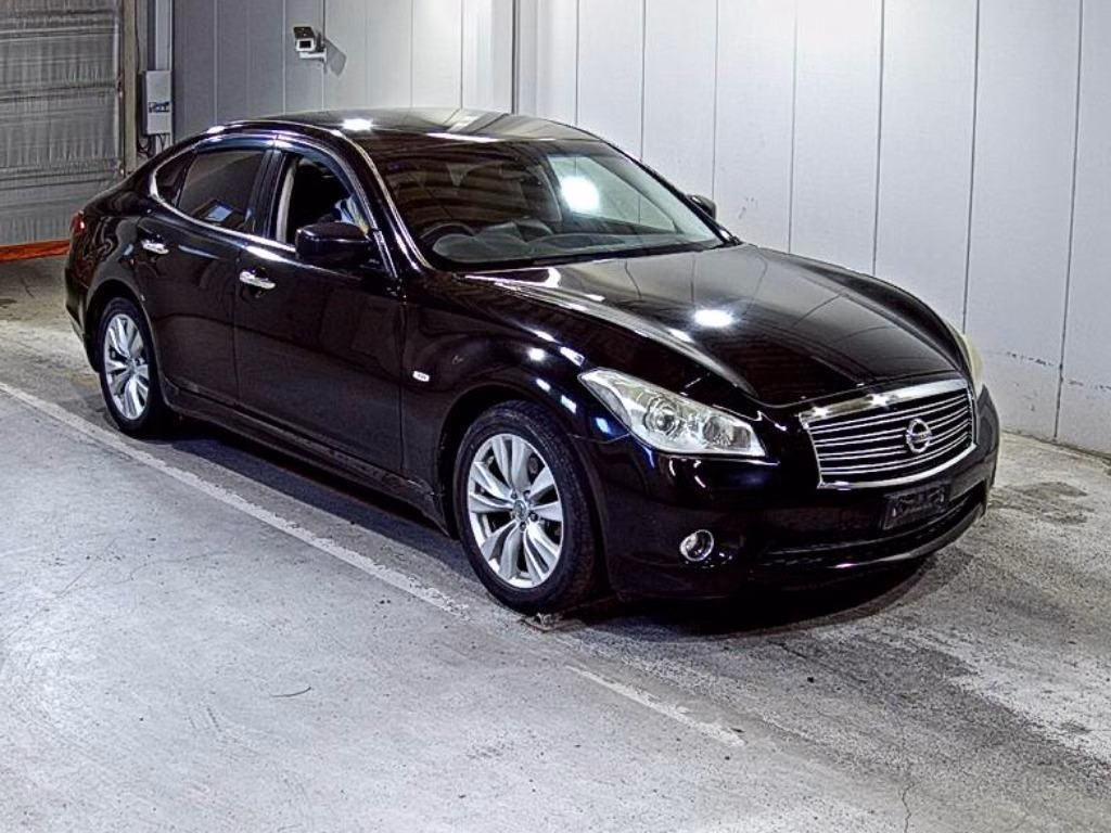 NISSAN FUGA