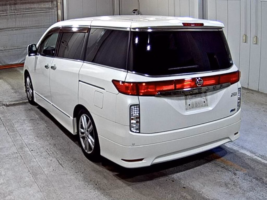 NISSAN ELGRAND