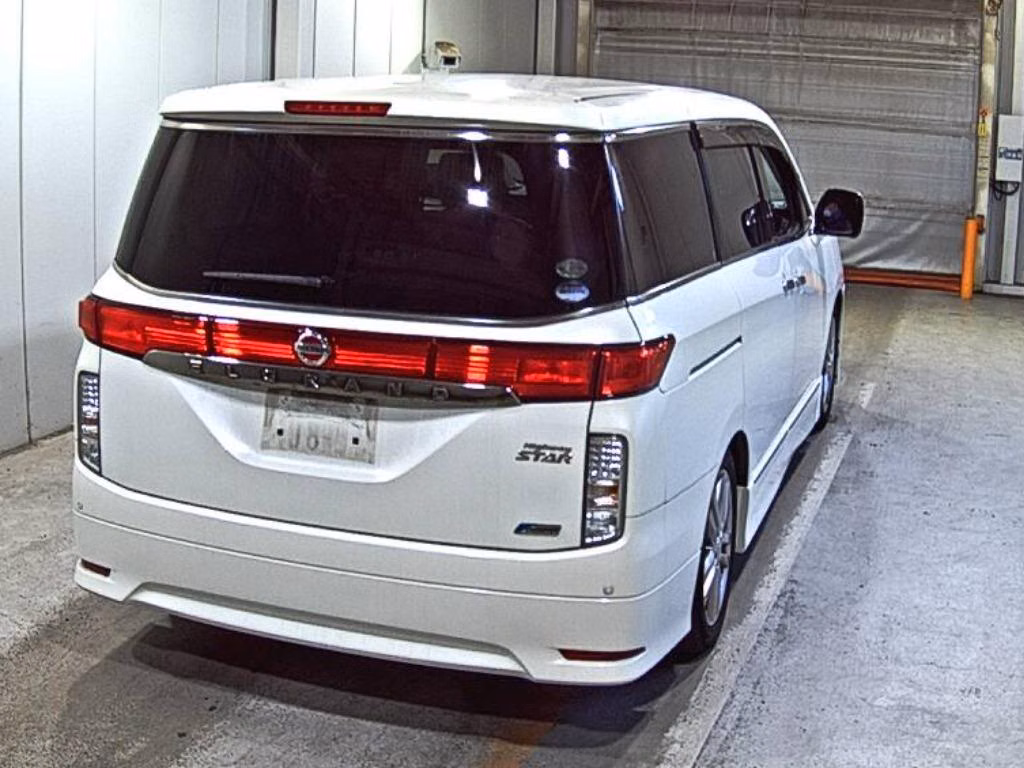 NISSAN ELGRAND