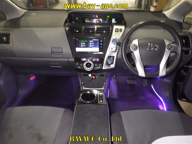 TOYOTA PRIUS ALPHA