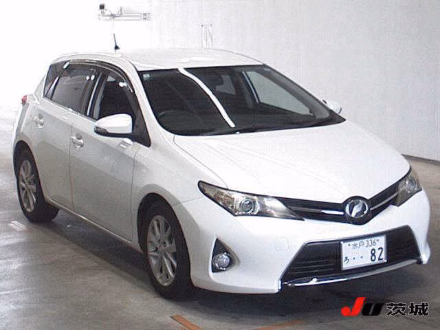 TOYOTA AURIS