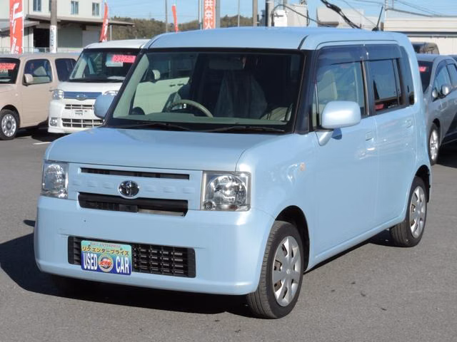 TOYOTA PIXIS SPACE