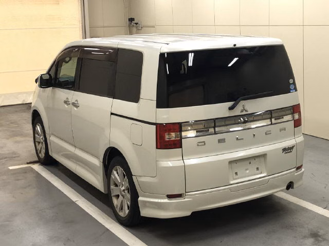 MITSUBISHI DELICA D:5