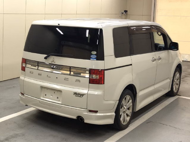 MITSUBISHI DELICA D:5