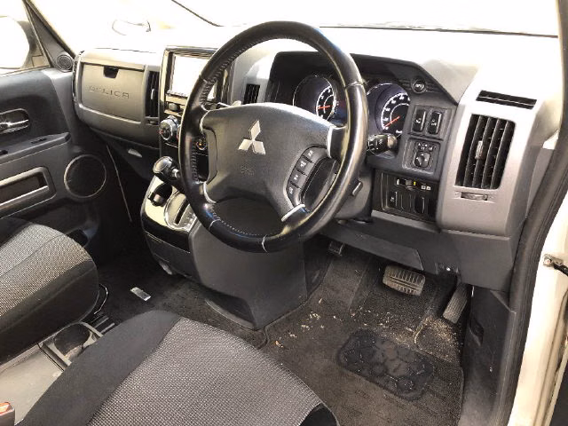 MITSUBISHI DELICA D:5