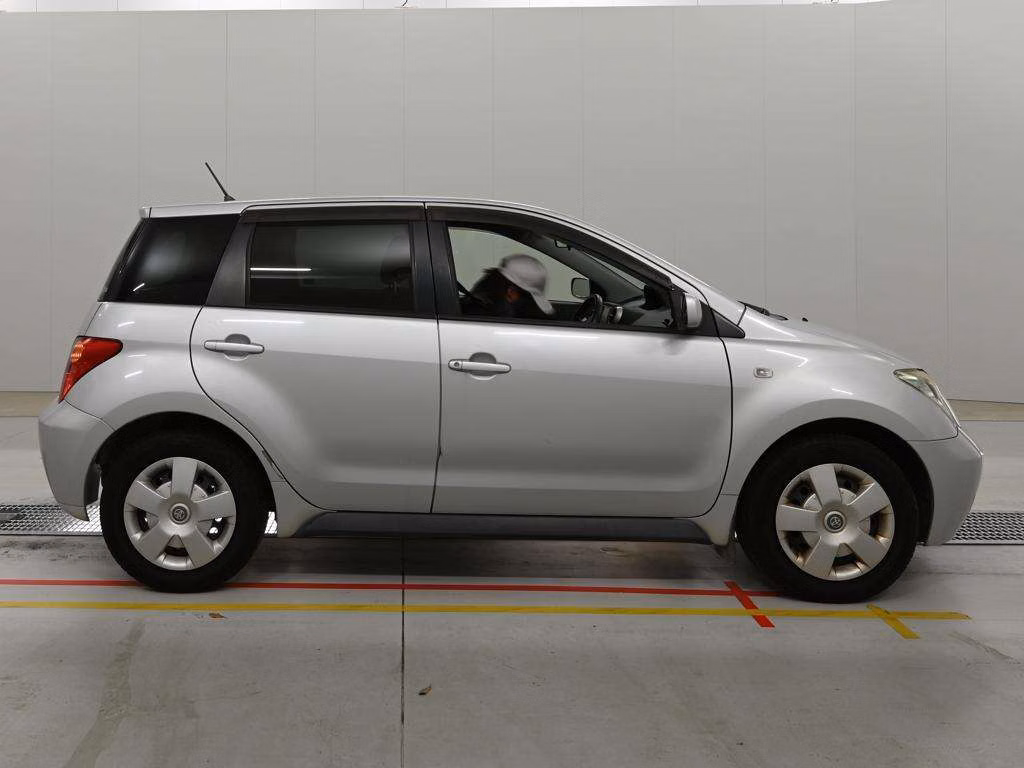 TOYOTA IST