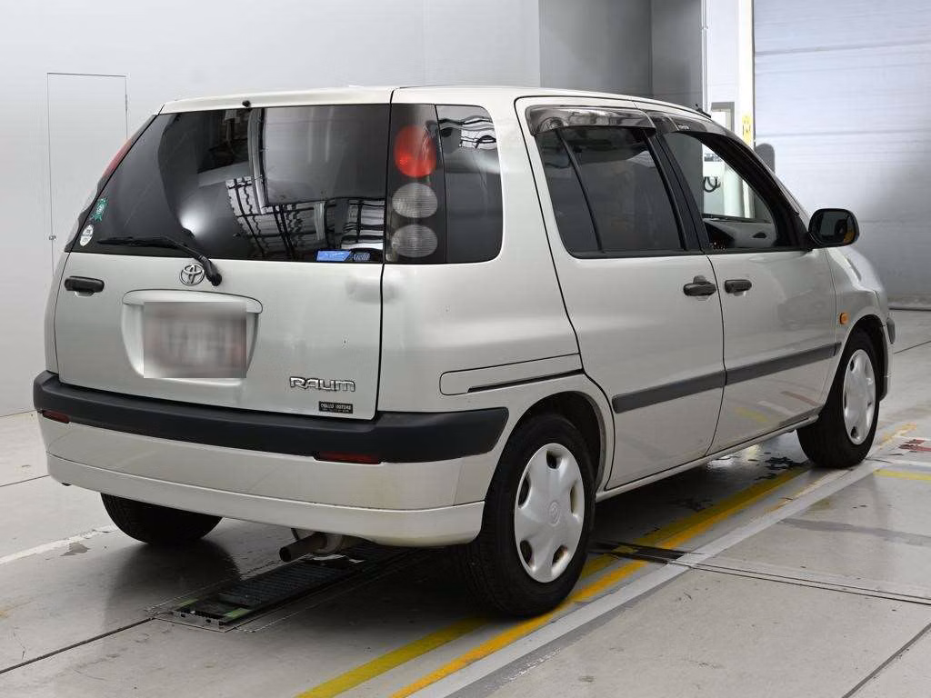 TOYOTA RAUM