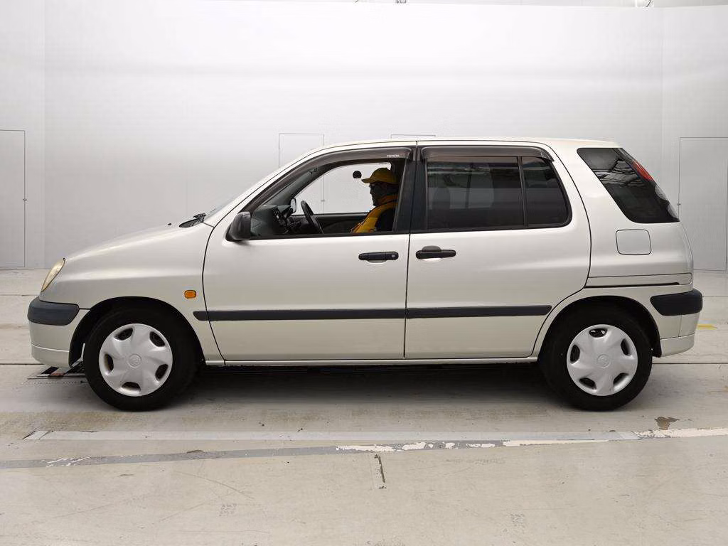 TOYOTA RAUM