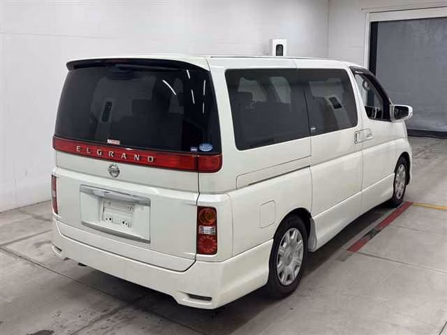 NISSAN ELGRAND