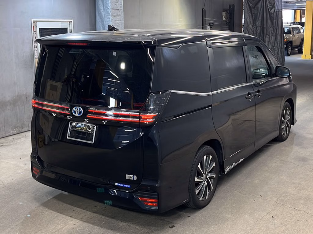 TOYOTA VOXY