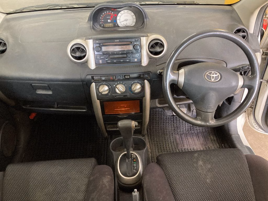 TOYOTA IST