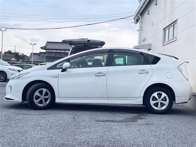 TOYOTA PRIUS PHV