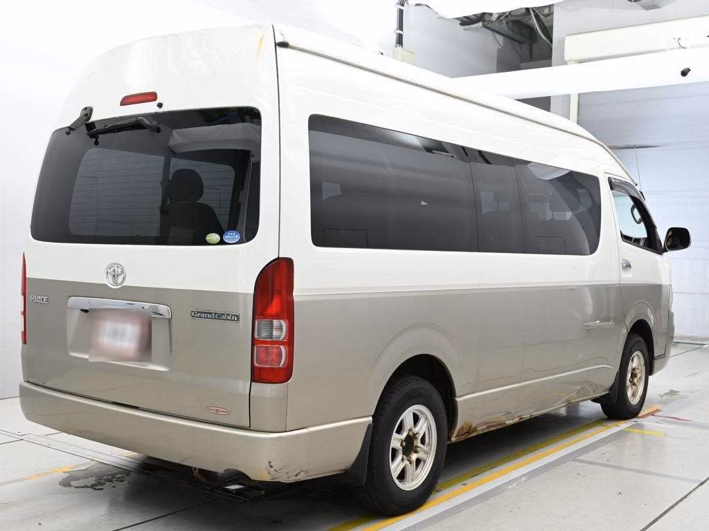 TOYOTA HIACE