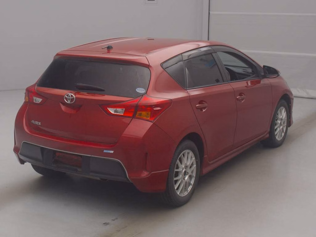 TOYOTA AURIS