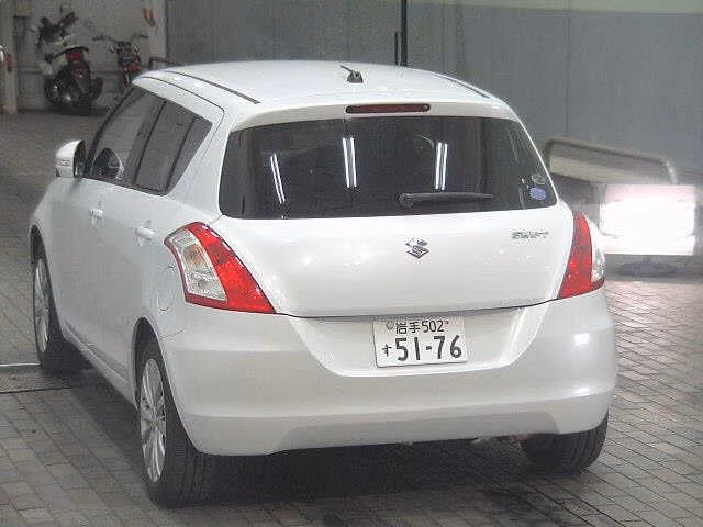 SUZUKI SWIFT