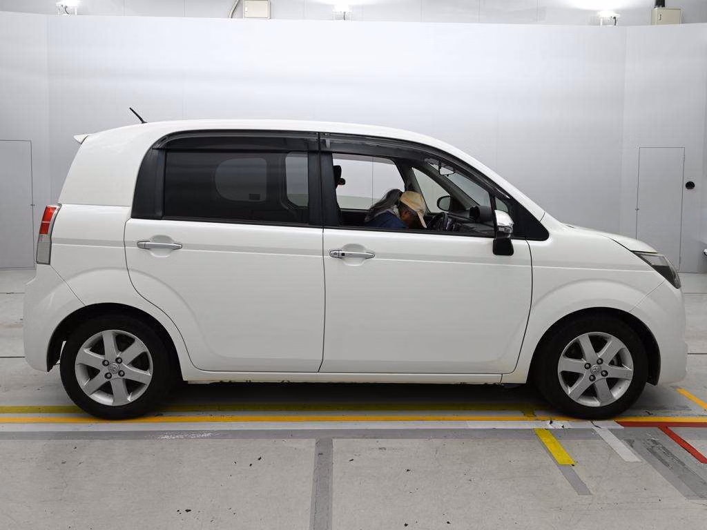 TOYOTA SPADE