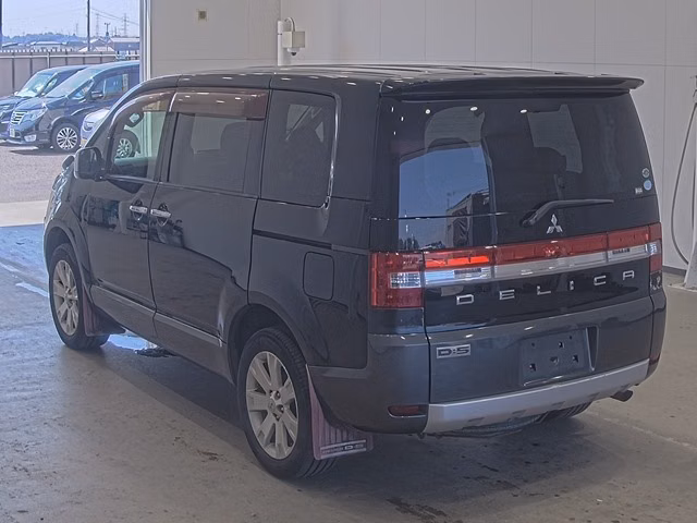 MITSUBISHI DELICA D:5