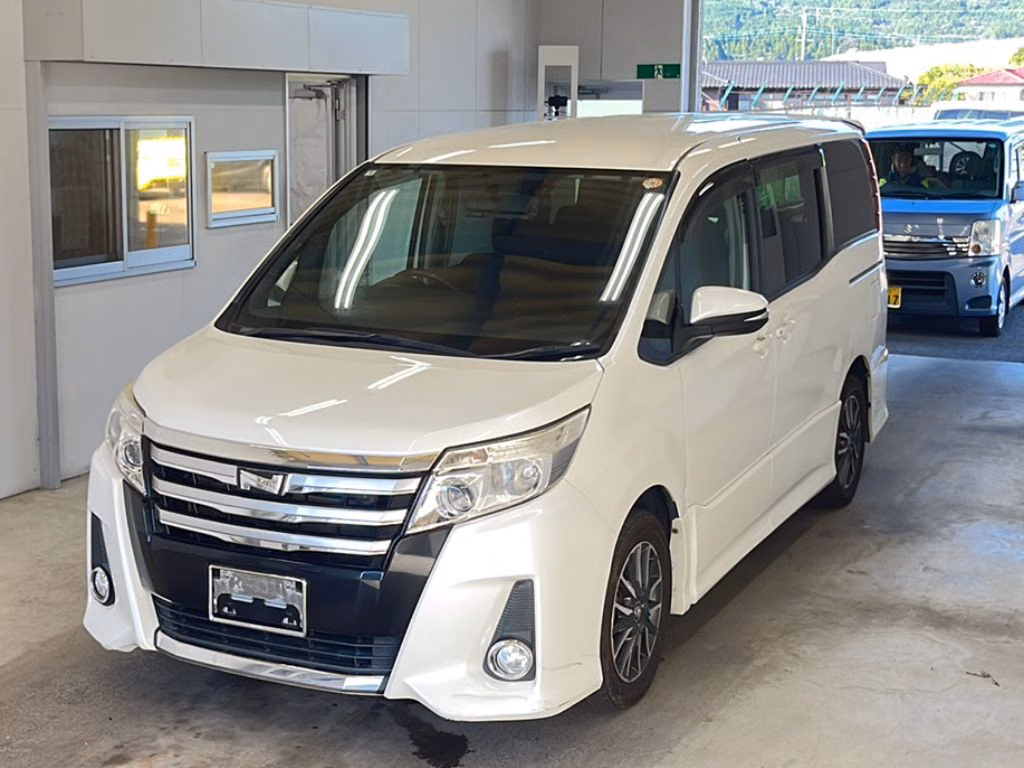 TOYOTA NOAH