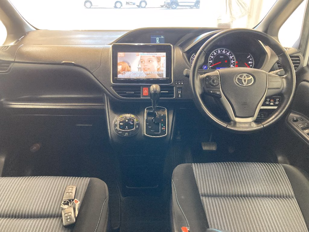 TOYOTA NOAH