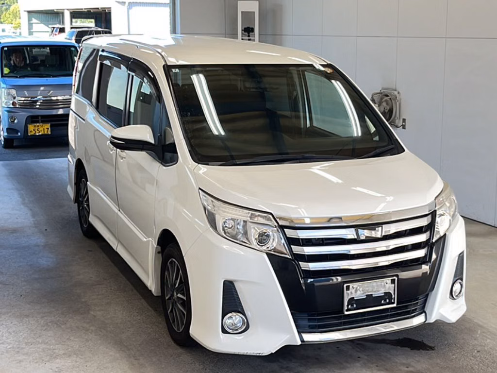 TOYOTA NOAH