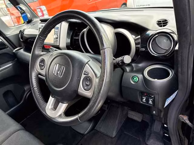 HONDA N-BOX